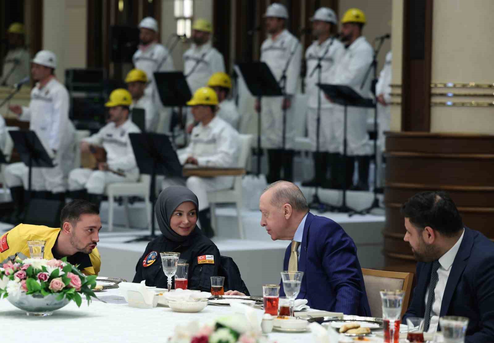 Cumhurbaşkanı Erdoğan: "Biz toplumun her kesiminin hak ve özgürlüklerini genişletmeye odaklanıyoruz" 9 cumhurbaskani erdogan biz toplumun her kesiminin hak ve ozgurluklerini genisletmeye odaklaniyoruz 5 7KaOcFFi