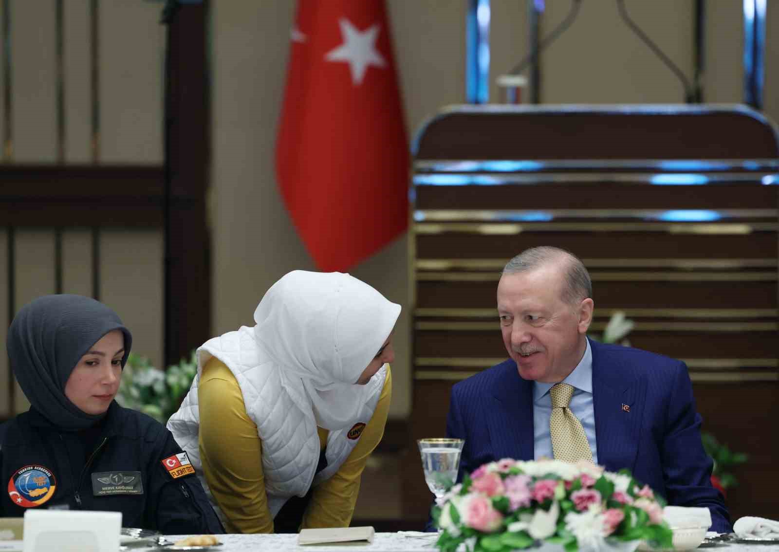 Cumhurbaşkanı Erdoğan: "Biz toplumun her kesiminin hak ve özgürlüklerini genişletmeye odaklanıyoruz" 11 cumhurbaskani erdogan biz toplumun her kesiminin hak ve ozgurluklerini genisletmeye odaklaniyoruz 7 av6wN2mA