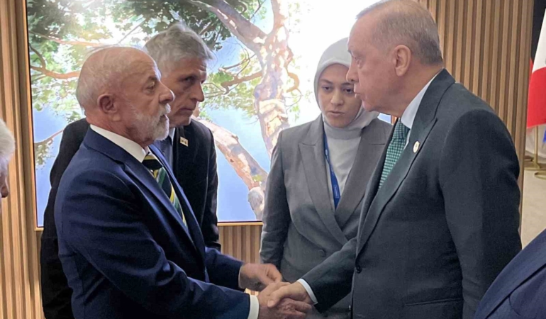 cumhurbaskani-erdogan-brezilya-devlet-baskani-silva-ile-gorustu-1nrX2QCf.jpg
