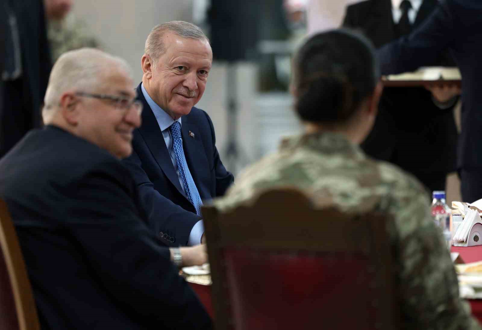 cumhurbaskani erdogan bu topraklarda huzur ve baris icinde yasamak istiyorsak caydiriciligimizi surekli arttirmak zorundayiz UEMJJqHS
