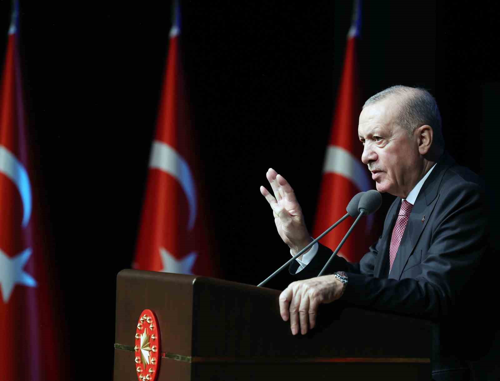 cumhurbaskani erdogan buyurken cocuklarimiza ve genclerimize bizim yasadigimiz dunyayi empoze ederek bir yere varamayiz 64C9myPn