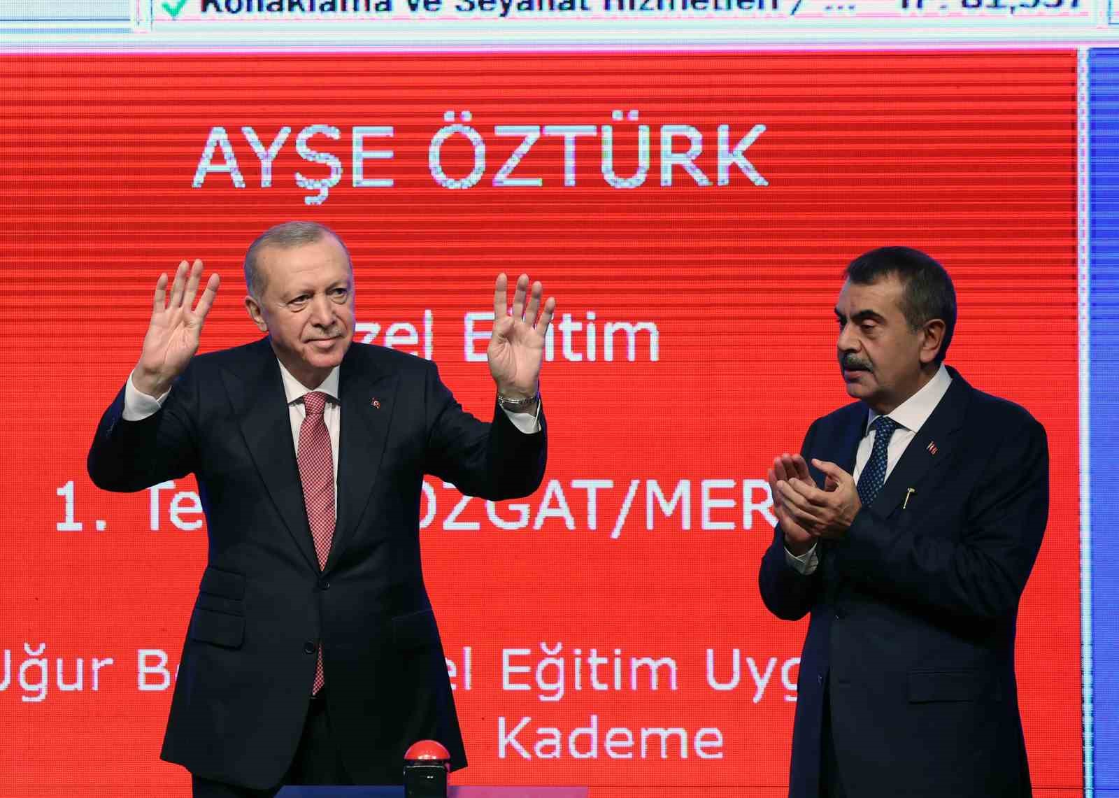 cumhurbaskani erdogan buyurken cocuklarimiza ve genclerimize bizim yasadigimiz dunyayi empoze ederek bir yere varamayiz NCYvNq57