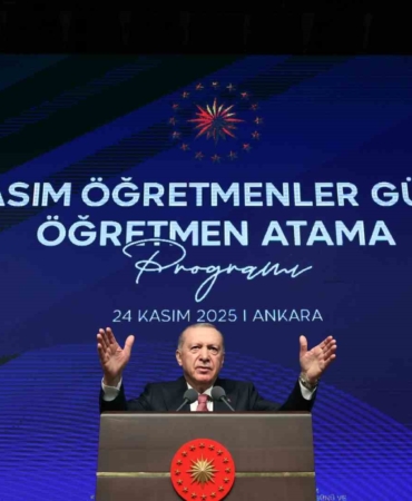 cumhurbaskani-erdogan-buyurken-cocuklarimiza-ve-genclerimize-bizim-yasadigimiz-dunyayi-empoze-ederek-bir-yere-varamayiz-isJcpuWZ.jpg