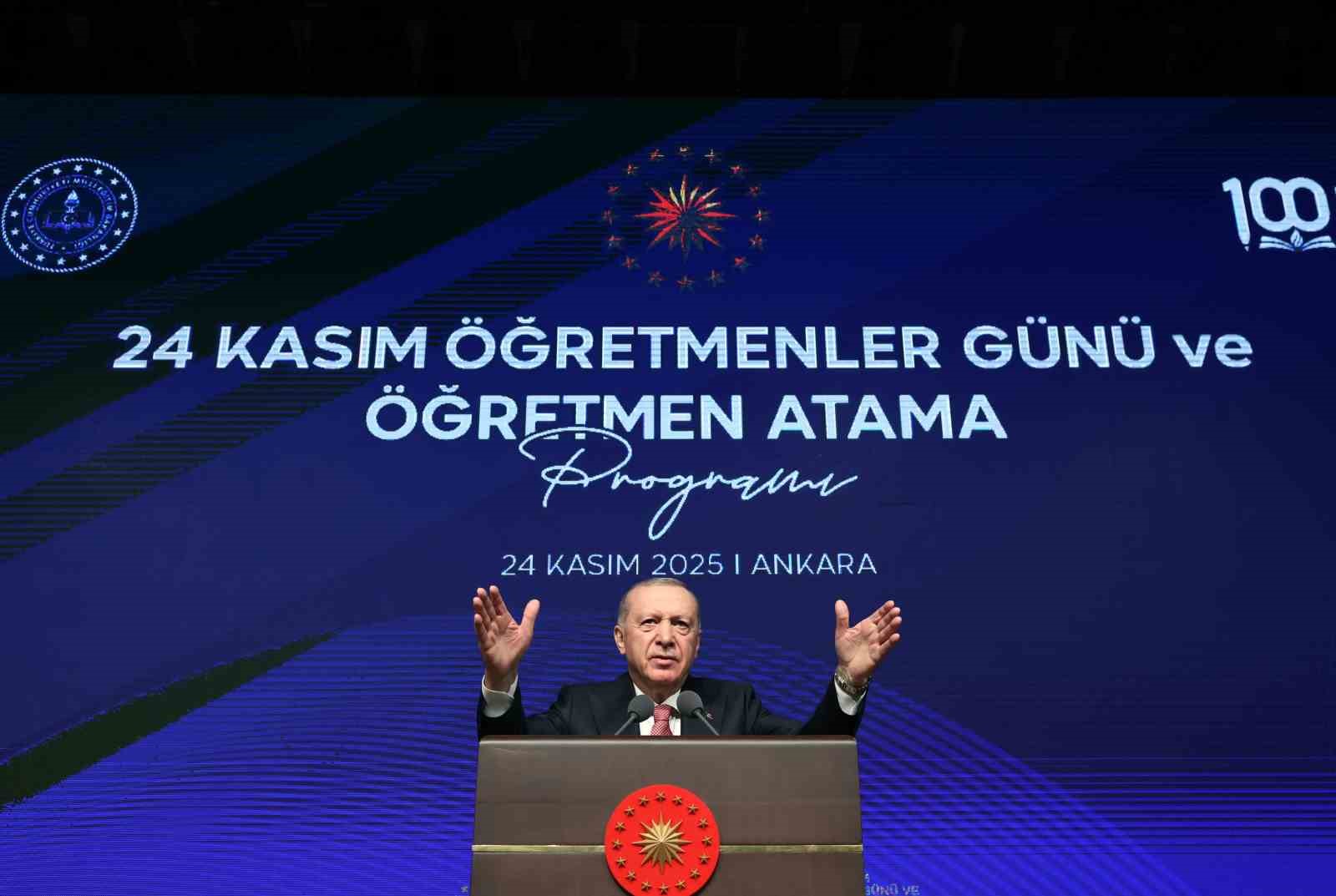 cumhurbaskani erdogan buyurken cocuklarimiza ve genclerimize bizim yasadigimiz dunyayi empoze ederek bir yere varamayiz np1XbDzN