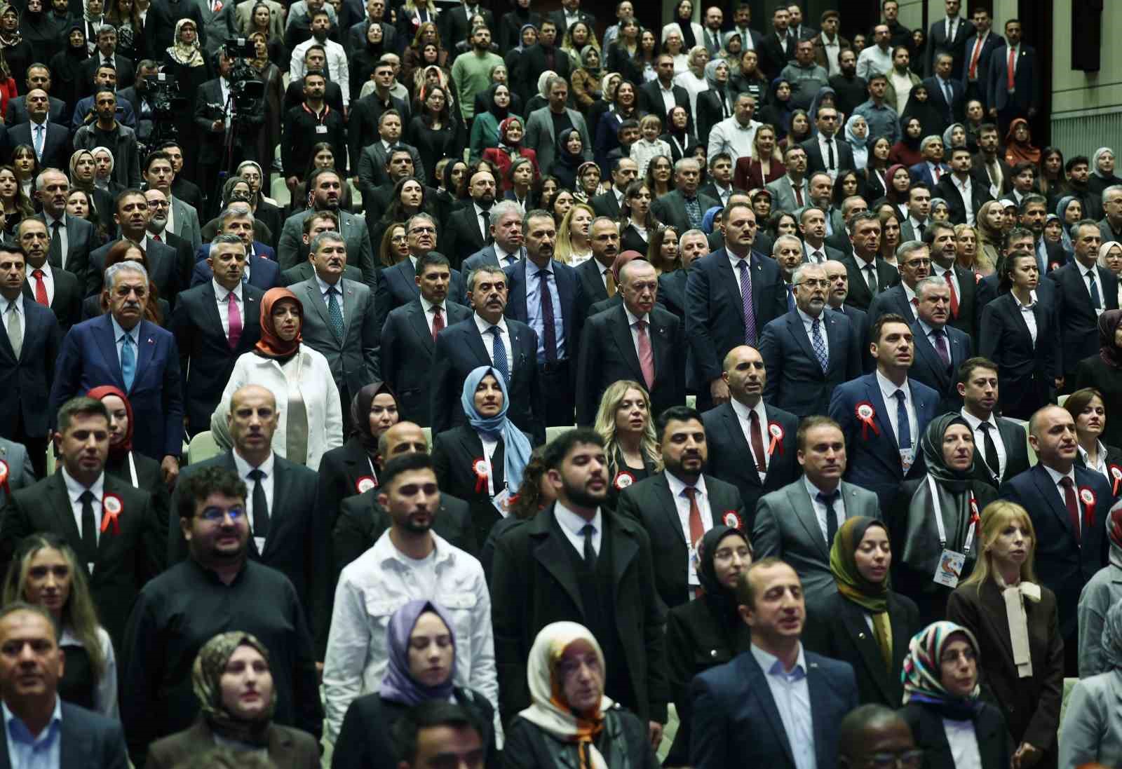 cumhurbaskani erdogan buyurken cocuklarimiza ve genclerimize bizim yasadigimiz dunyayi empoze ederek bir yere varamayiz wzs5p8Sk