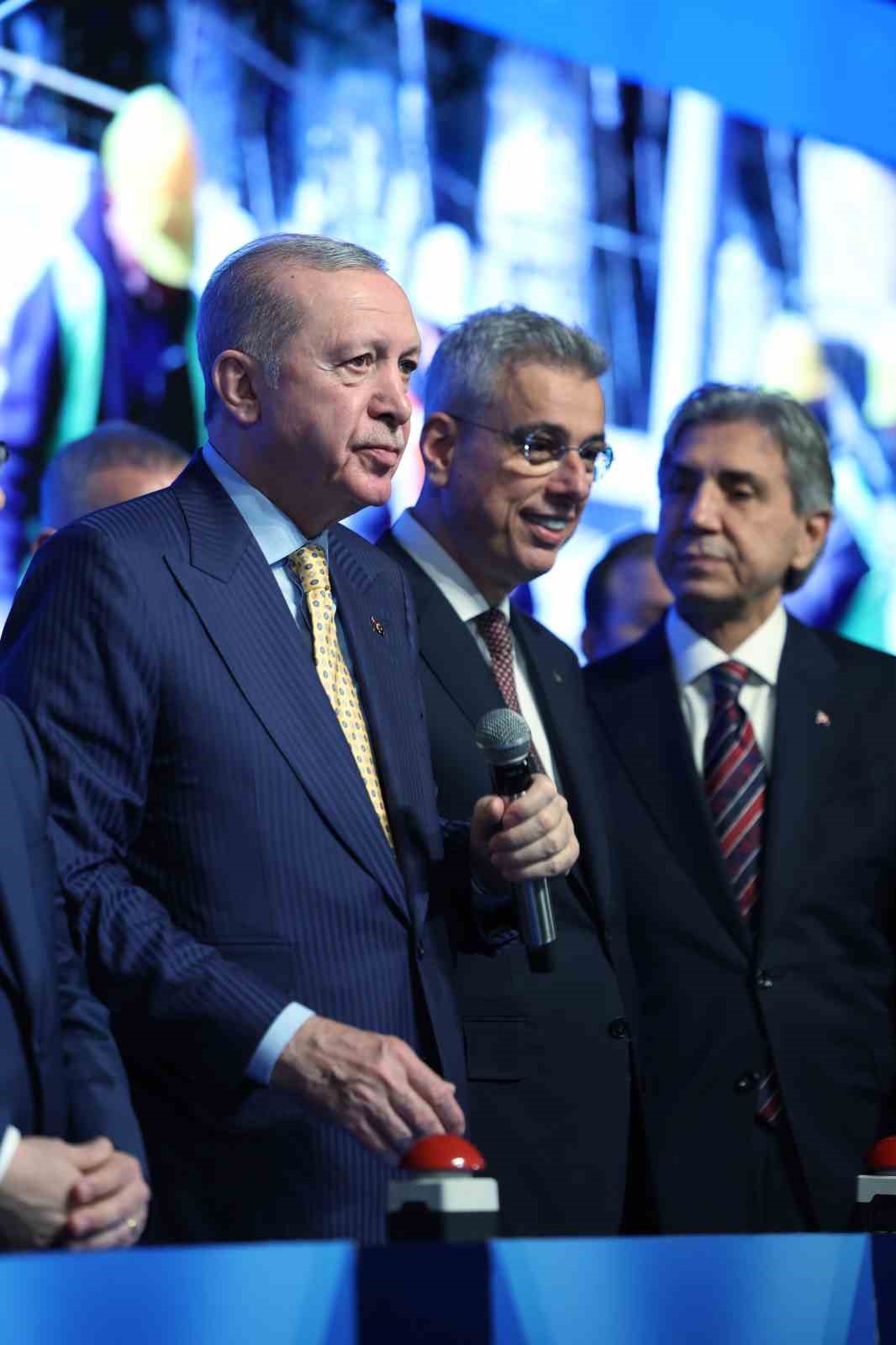 cumhurbaskani erdogan cerrahpasa tip fakultesi hastanesi insaatinda inceleme yapti 17 IIbn9ndB