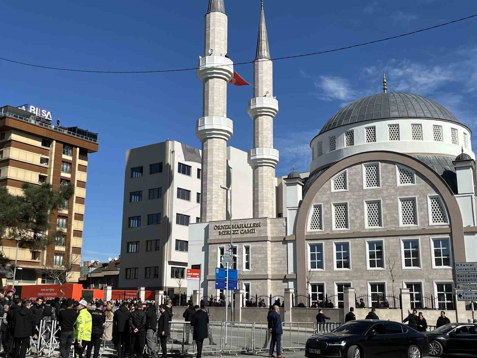 cumhurbaskani erdogan cuma namazini atasehirde eda etti 0 7zYIu6VM