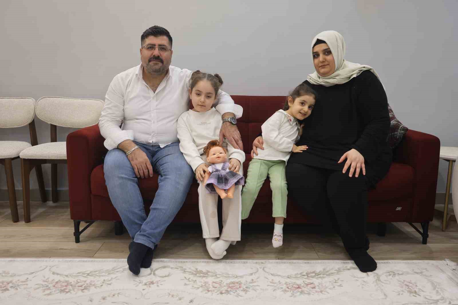 cumhurbaskani erdogan depremzede aileyi yeni yuvasinda ziyaret etti 2 6TGrJ6Q6