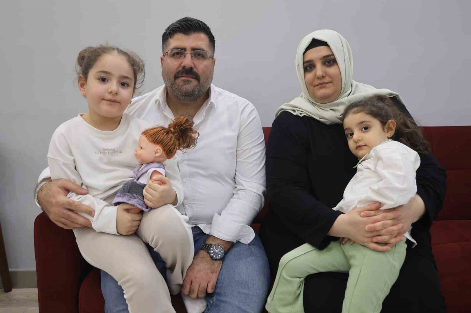 cumhurbaskani erdogan depremzede aileyi yeni yuvasinda ziyaret etti 3