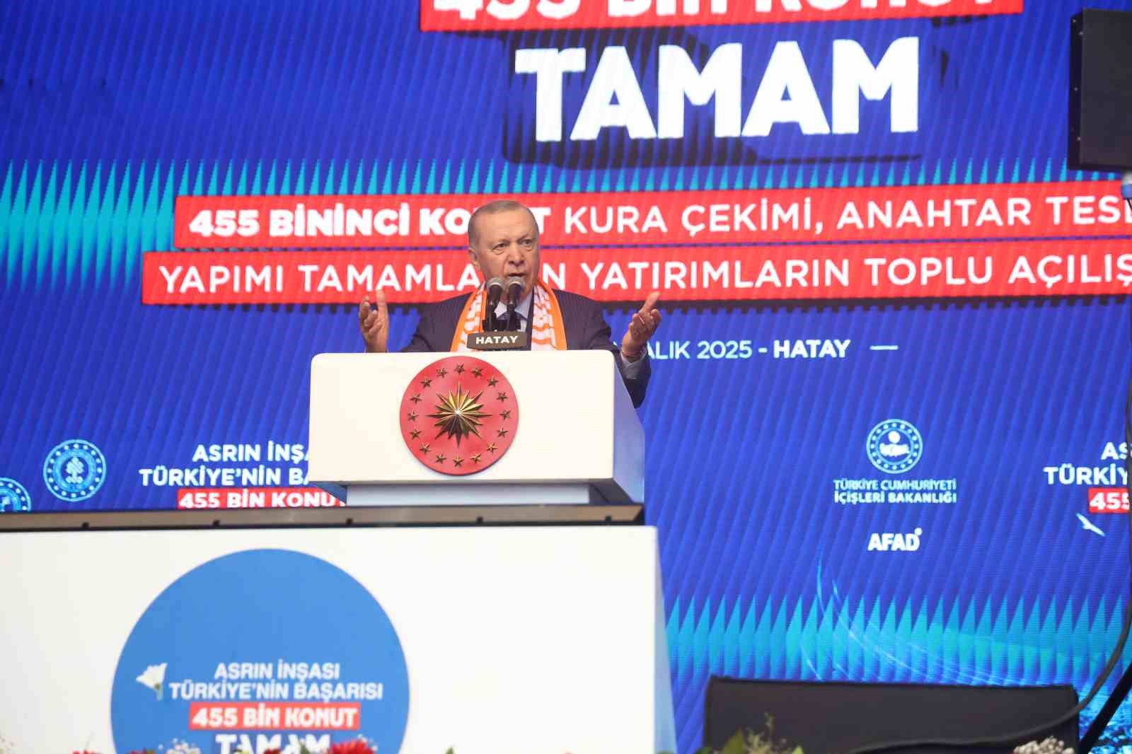 cumhurbaskani erdogan devletle milleti karsi karsiya getirmeye calisanlarin hicbirisi yok ama biz buradayiz 1 selqs6VM