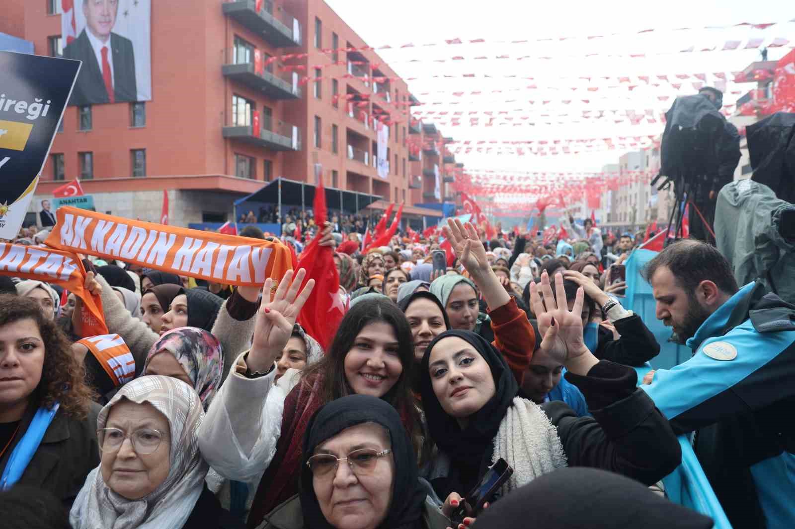 cumhurbaskani erdogan devletle milleti karsi karsiya getirmeye calisanlarin hicbirisi yok ama biz buradayiz 3 BZdKlHei