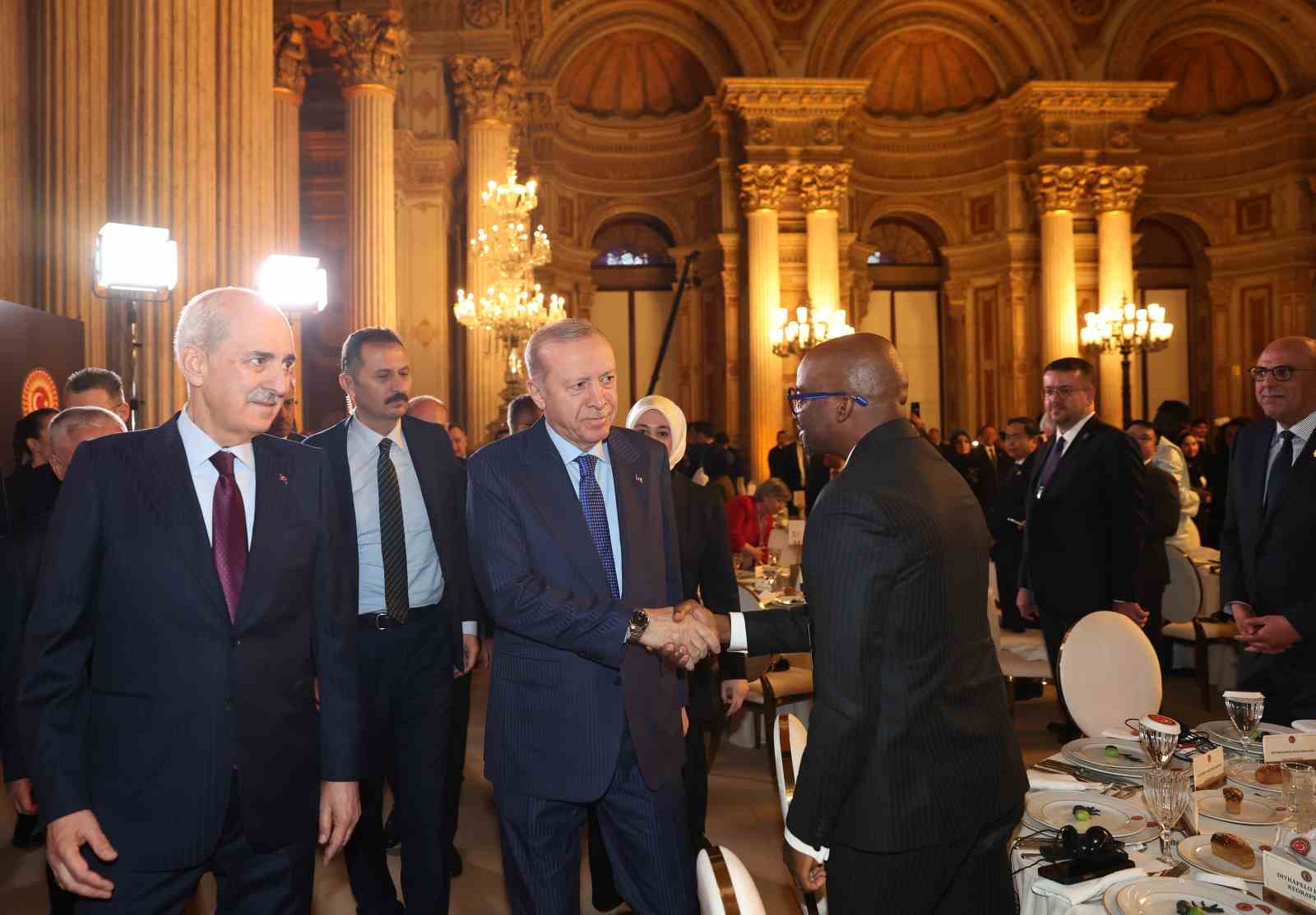 cumhurbaskani erdogan diplomasi ve muzakerenin yerini fuze ve bombalarin aldigi boyle bir ortamda kimse ldqhs5c5