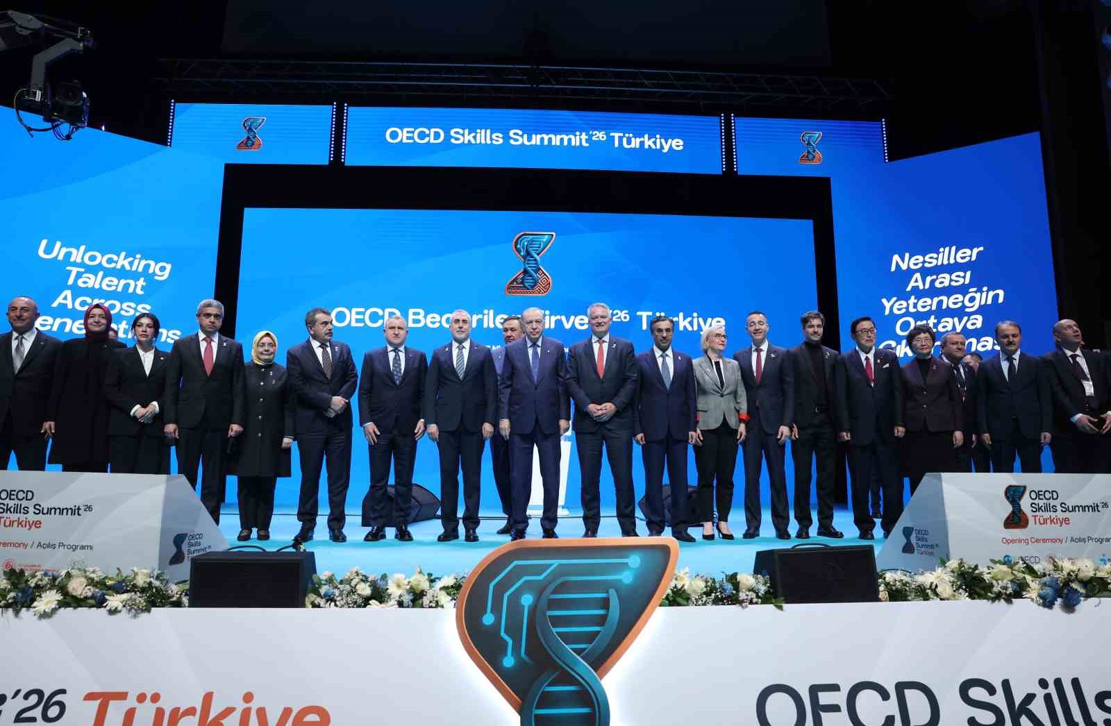 cumhurbaskani erdogan dunyamiz teknolojinin ve yapay zekanin onculugunu yaptigi keskin bir donusum surecinden geciyor IylfPt8m