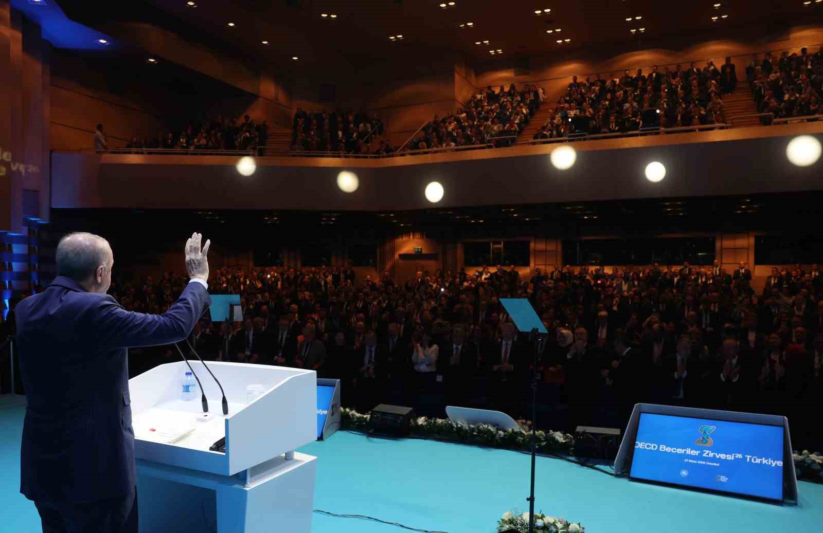 cumhurbaskani erdogan dunyamiz teknolojinin ve yapay zekanin onculugunu yaptigi keskin bir donusum surecinden geciyor