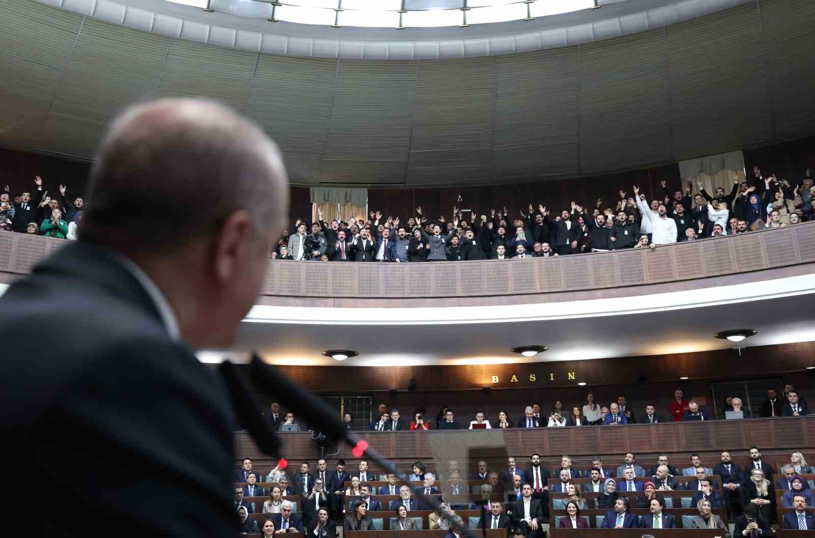 cumhurbaskani erdogan emeklilerimizin bu ayki emekli maas odemelerini one cekerek 14 marttan itibaren odemeye Hz92rIDv