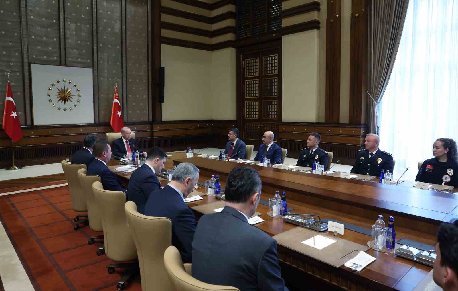 cumhurbaskani erdogan emniyet teskilatimiz suc ve suclularin tamamina karsi gozunu kirpmadan mucadele ediyor 6 GsKlCfV5
