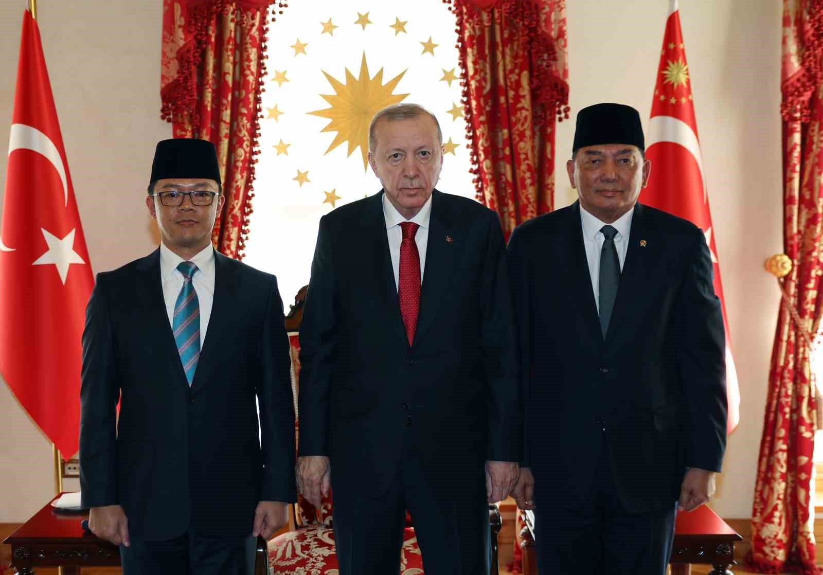 cumhurbaskani erdogan endonezya disisleri ve savunma bakanini kabul etti 0 y46H2vWG
