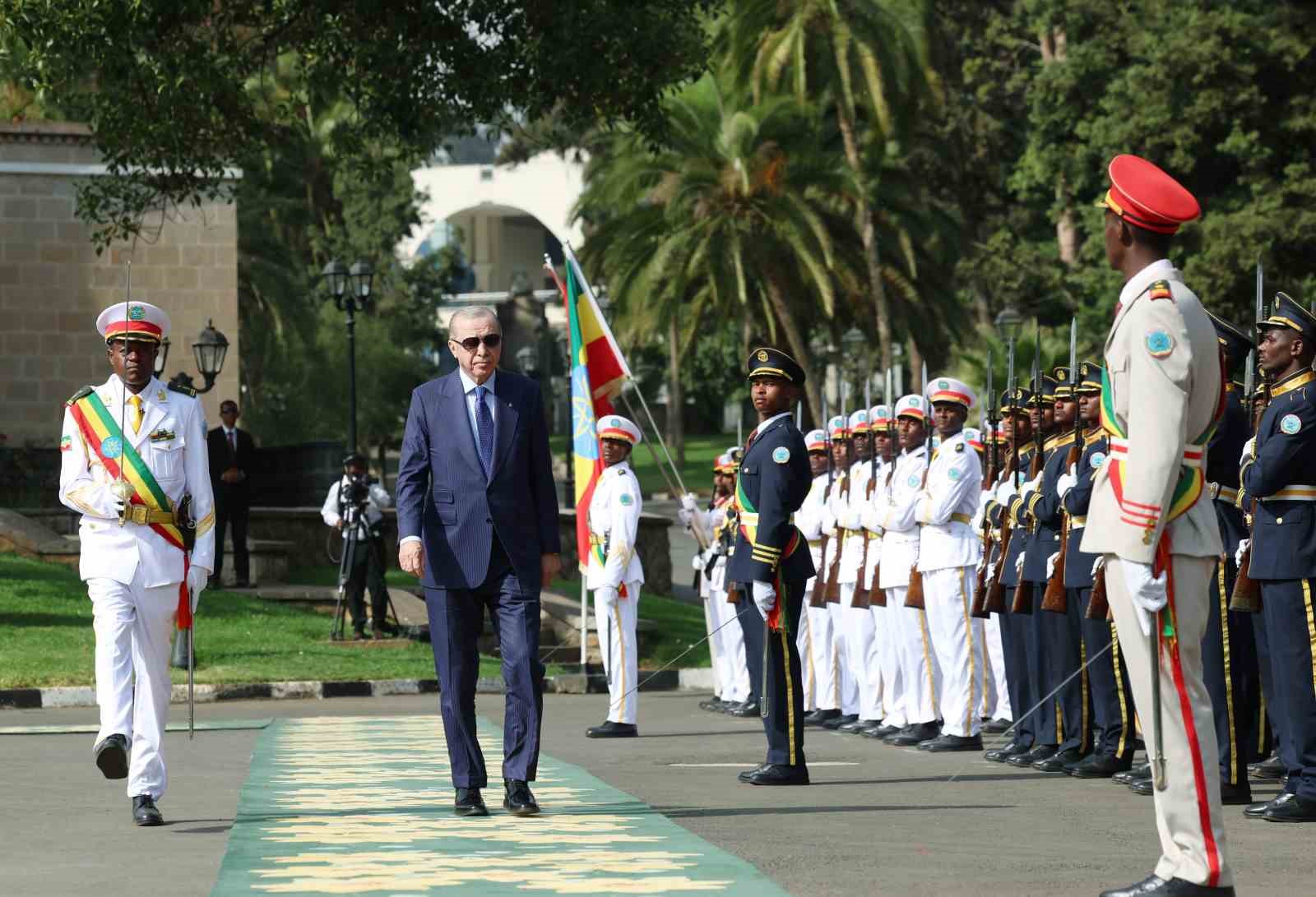 cumhurbaskani erdogan etiyopyada resmi torenle karsilandi 17 PwtURYPy