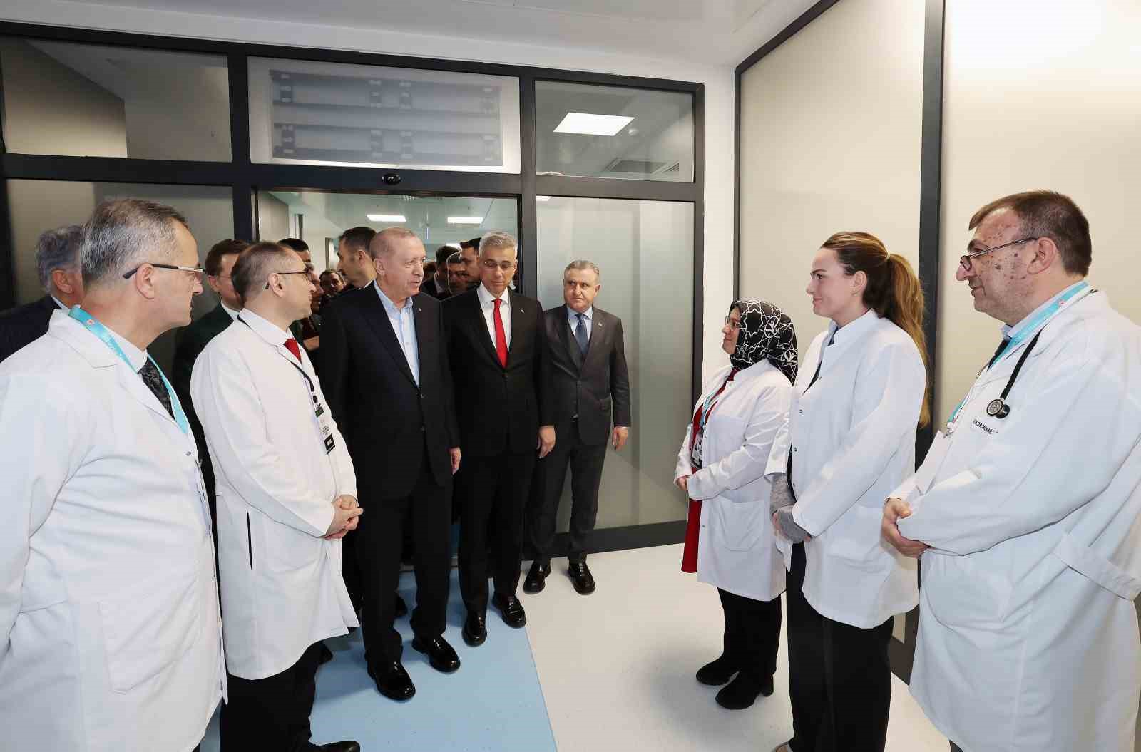 cumhurbaskani erdogan etrafimizda fuzeler ucusuyor ama ana muhalefetin umurunda bile degil 19 L5QaUMb4