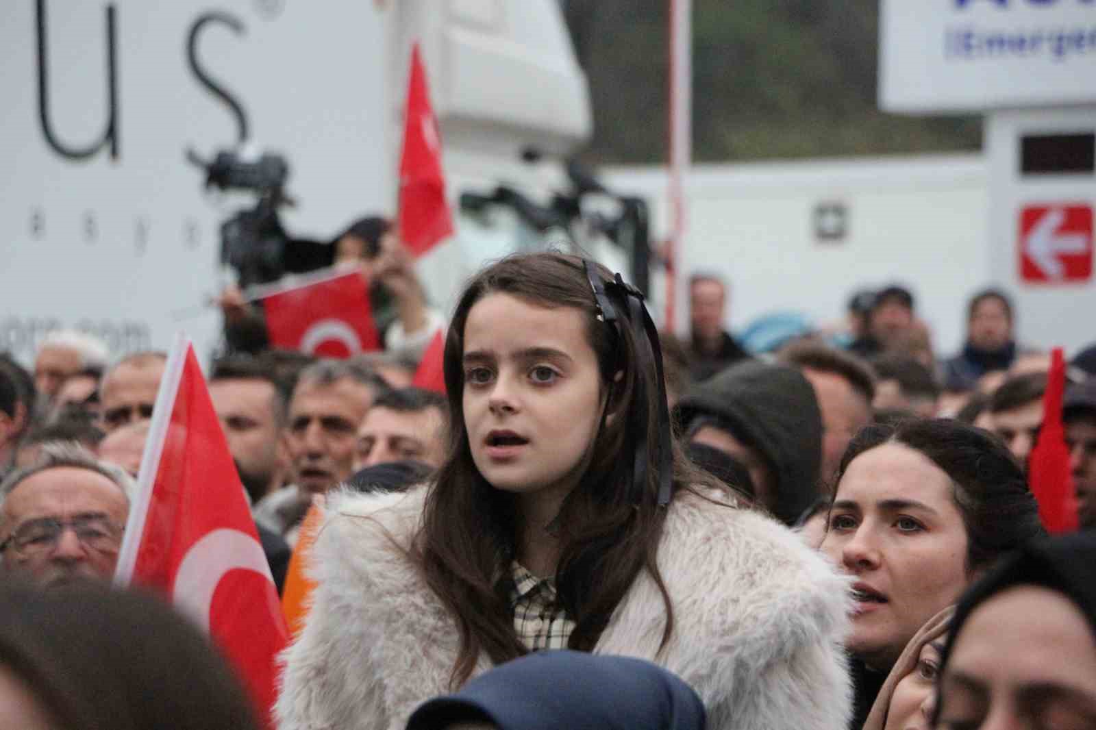 cumhurbaskani erdogan etrafimizda fuzeler ucusuyor ama ana muhalefetin umurunda bile degil 4 N8Kw7smG