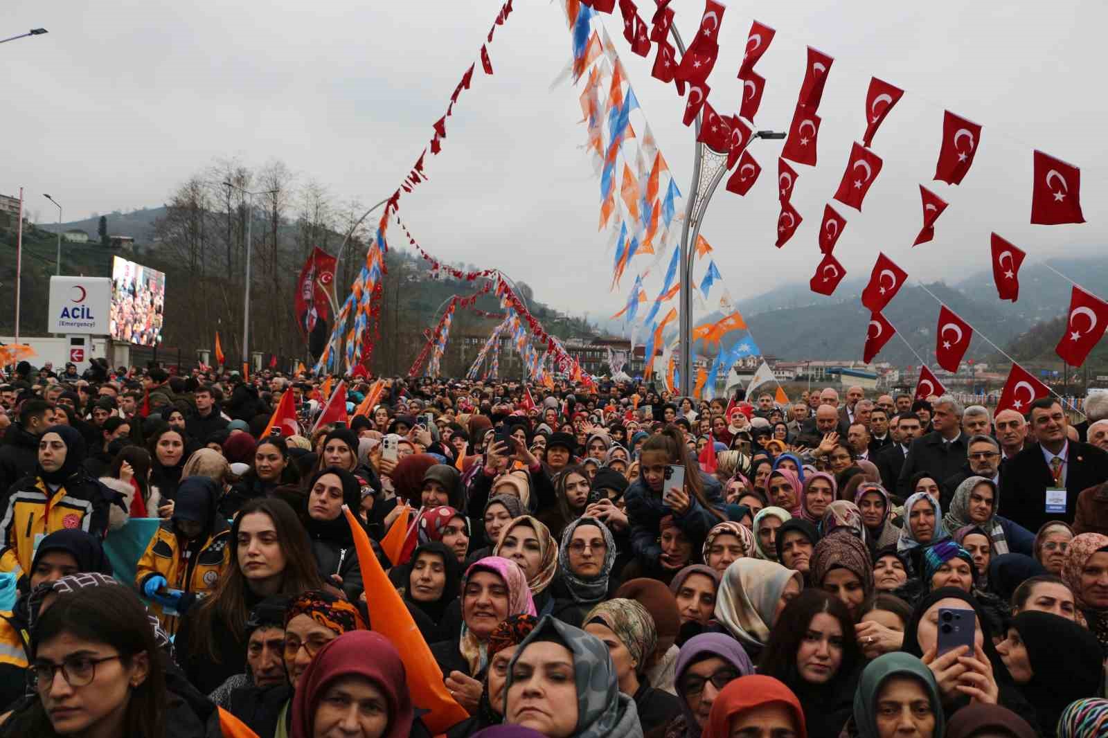 cumhurbaskani erdogan etrafimizda fuzeler ucusuyor ama ana muhalefetin umurunda bile degil 5 7L2zuy2u