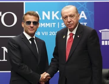 cumhurbaskani-erdogan-fransa-cumhurbaskani-macron-ile-gorustu-QRwBhUiX.jpg