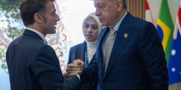 cumhurbaskani-erdogan-fransa-cumhurbaskani-macron-ile-gorustu-WyAHwQmh.jpg