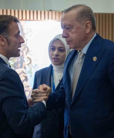 cumhurbaskani-erdogan-fransa-cumhurbaskani-macron-ile-gorustu-WyAHwQmh.jpg