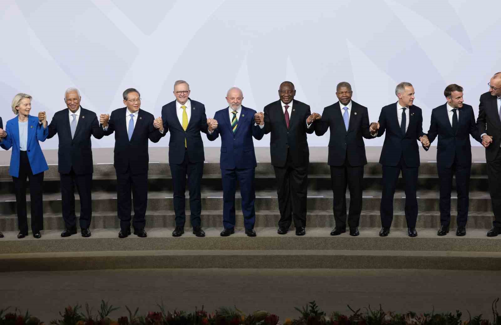 cumhurbaskani erdogan g20 aile fotografina katildi 4 JAeTCG13