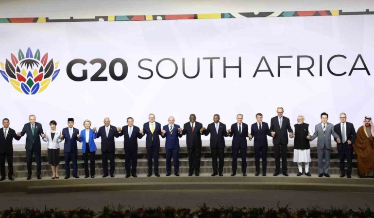 cumhurbaskani-erdogan-g20-aile-fotografina-katildi-Vn9Lv6kT.jpg