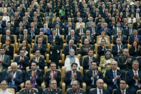 CHP’de TBMM Önünde Slogan Gerilimi: Kılıçdaroğlu ve Özel Destekçileri Karşı Karşıya Geldi 1 thumbnail
