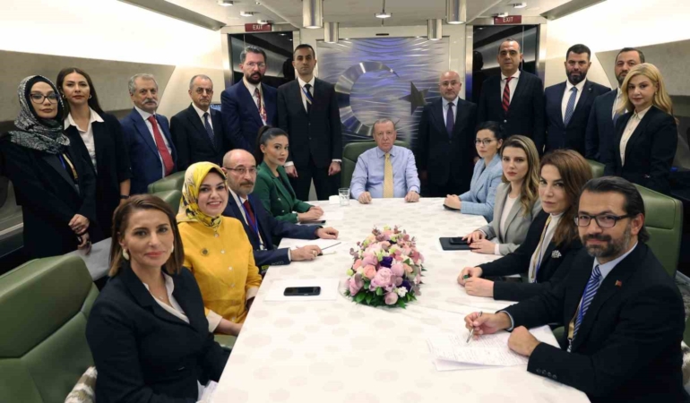 cumhurbaskani-erdogan-gazze-yardim-koridorlari-kasitli-olarak-tikanmakta-insani-yardimlarin-bolgeye-ulasmasi-maalesef-engellenmekte-cgFpUMLD.jpg