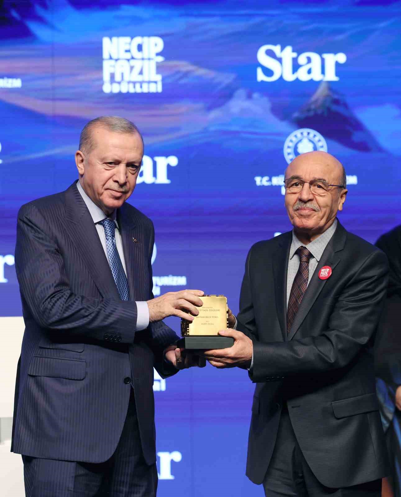 cumhurbaskani erdogan gazzeye konteyner gonderelim diyoruz ancak netanyahu denilen bu zalim bu cagrilara asla OftIhOlC