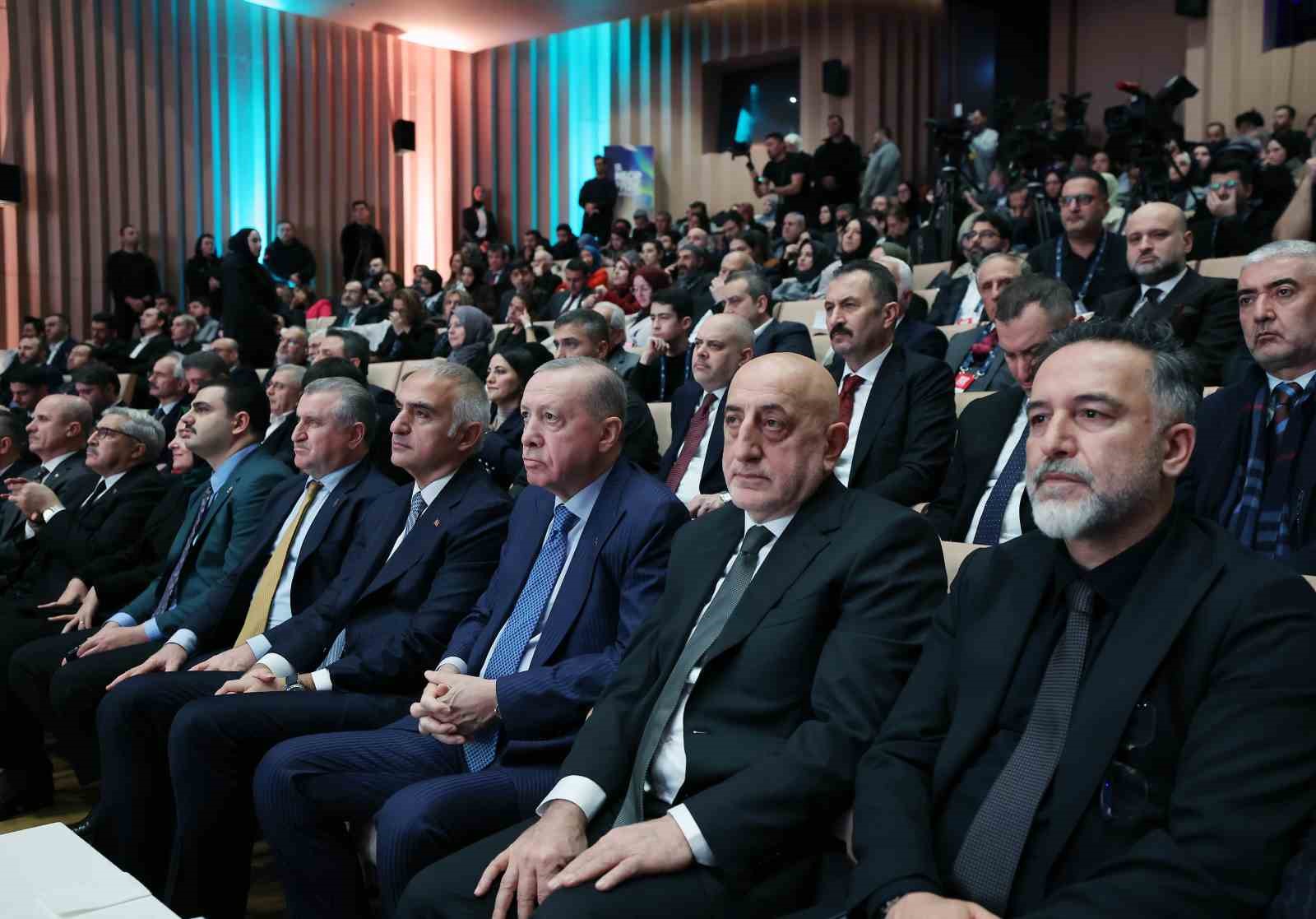 cumhurbaskani erdogan gazzeye konteyner gonderelim diyoruz ancak netanyahu denilen bu zalim bu cagrilara asla im8agA6U
