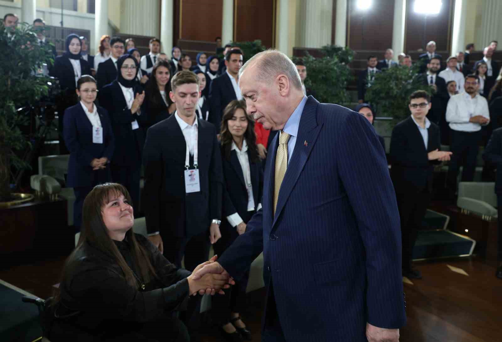 cumhurbaskani erdogan gencler ve milli sporcularla bir araya geldi 0 12FpzfgP