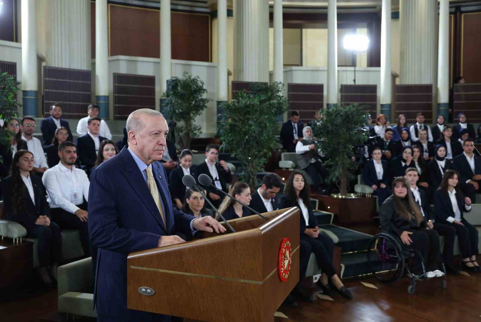 cumhurbaskani erdogan gencler ve milli sporcularla bir araya geldi 1 ZFvCvwQ1