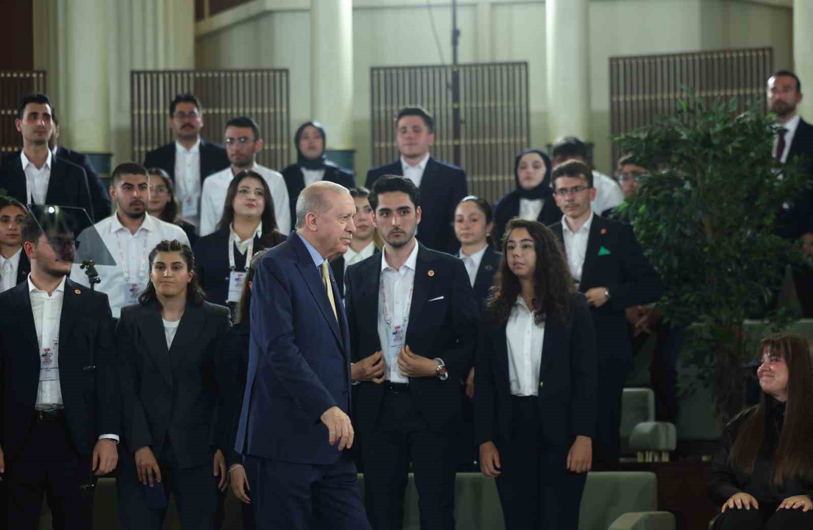 cumhurbaskani erdogan gencler ve milli sporcularla bir araya geldi 10