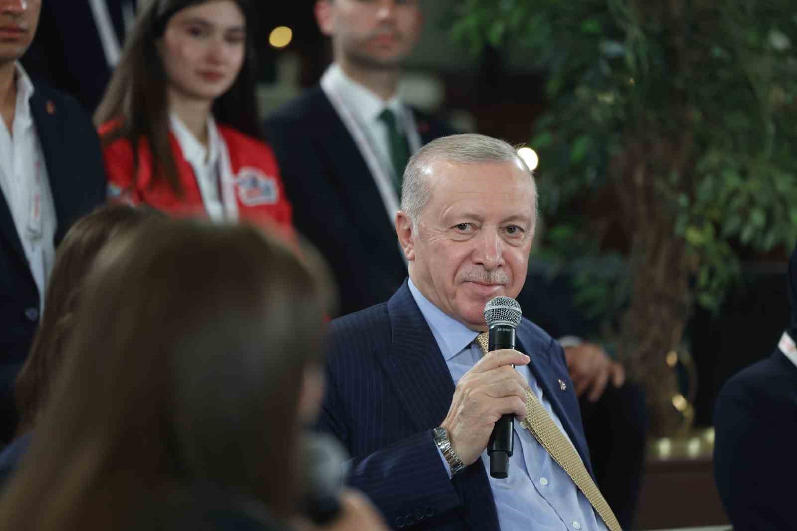 cumhurbaskani erdogan gencler ve milli sporcularla bir araya geldi 16 LN4duPy4