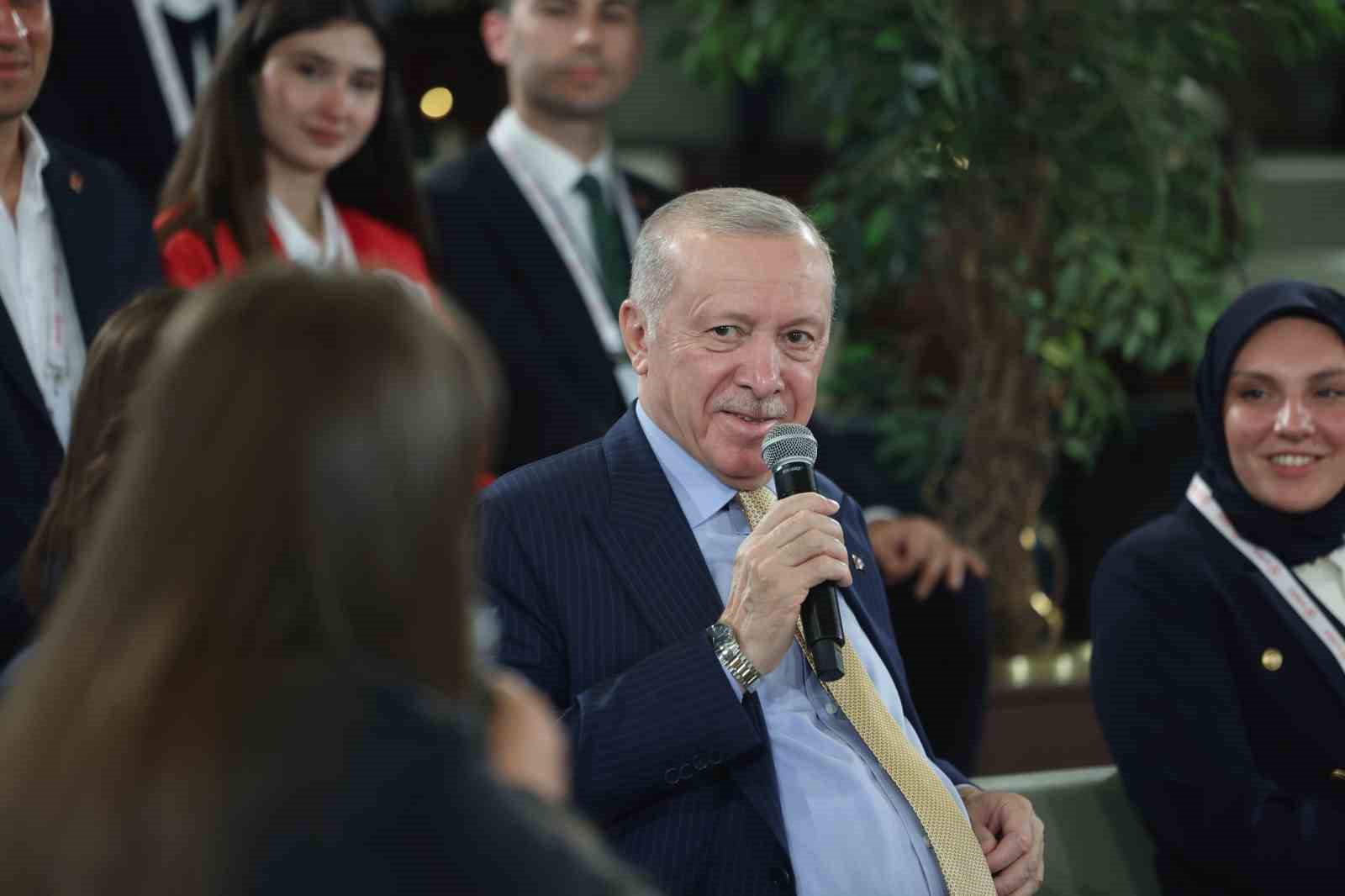 cumhurbaskani erdogan gencler ve milli sporcularla bir araya geldi 17 kwRaGLZm