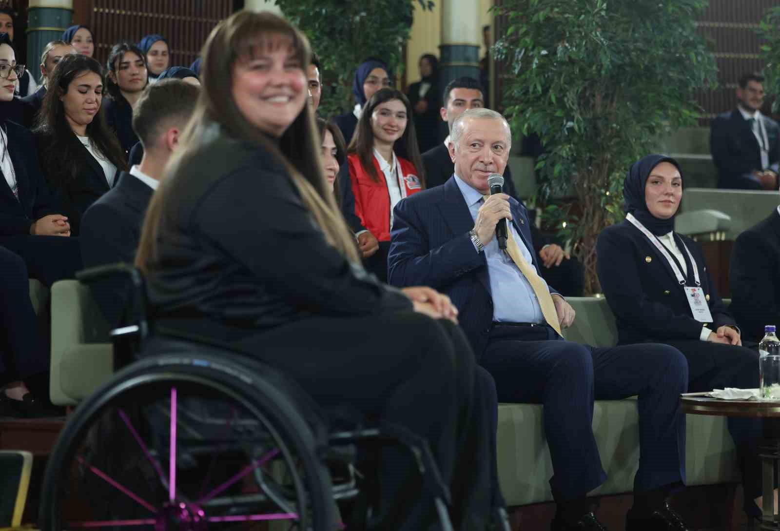cumhurbaskani erdogan gencler ve milli sporcularla bir araya geldi 18 R6mezzq8