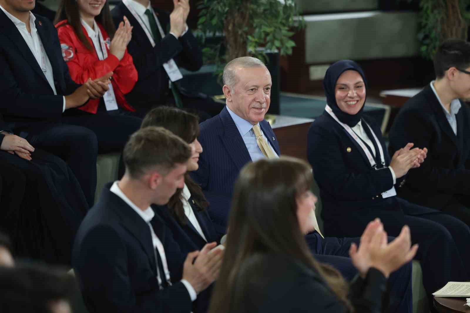 cumhurbaskani erdogan gencler ve milli sporcularla bir araya geldi 19