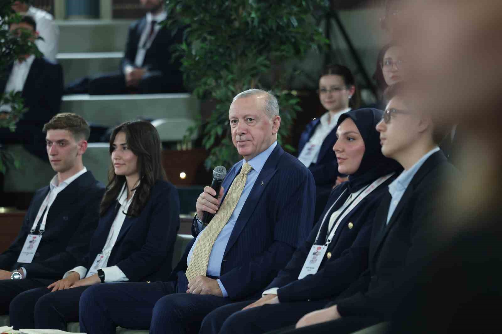 cumhurbaskani erdogan gencler ve milli sporcularla bir araya geldi 20 nqvlsvPB