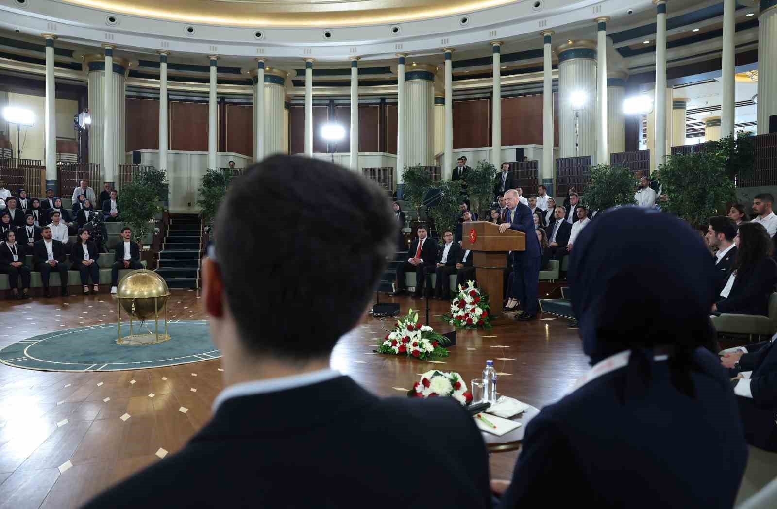 cumhurbaskani erdogan gencler ve milli sporcularla bir araya geldi 4 5hjPqzZX