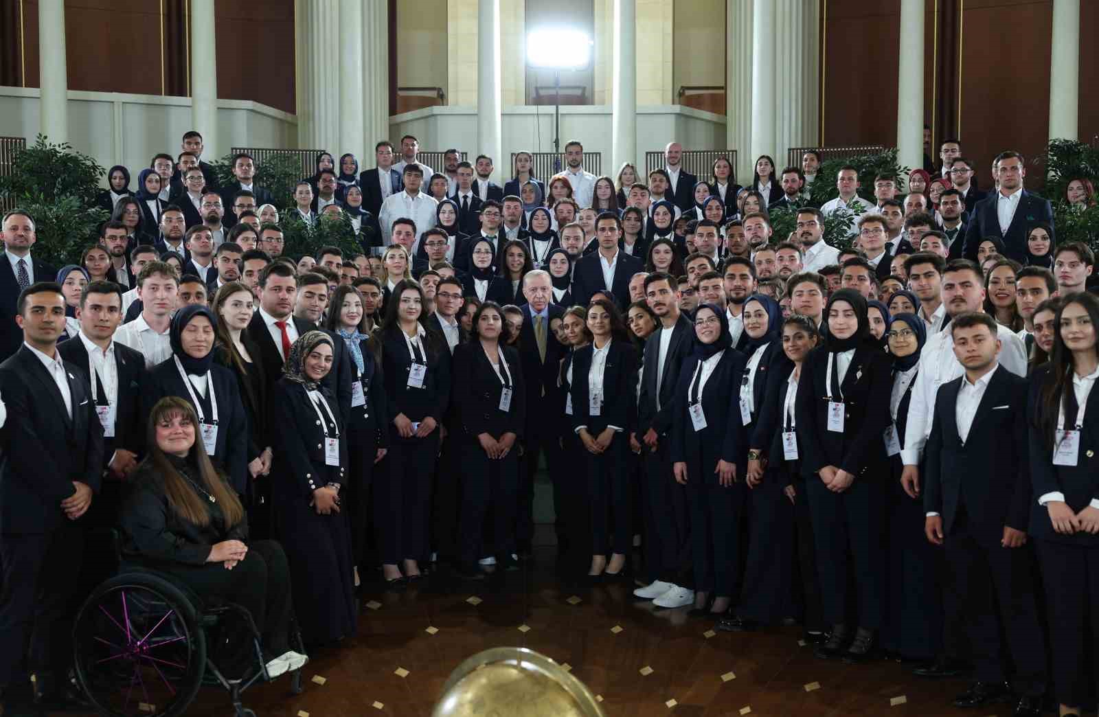 cumhurbaskani erdogan gencler ve milli sporcularla bir araya geldi 6 zesYiA7e