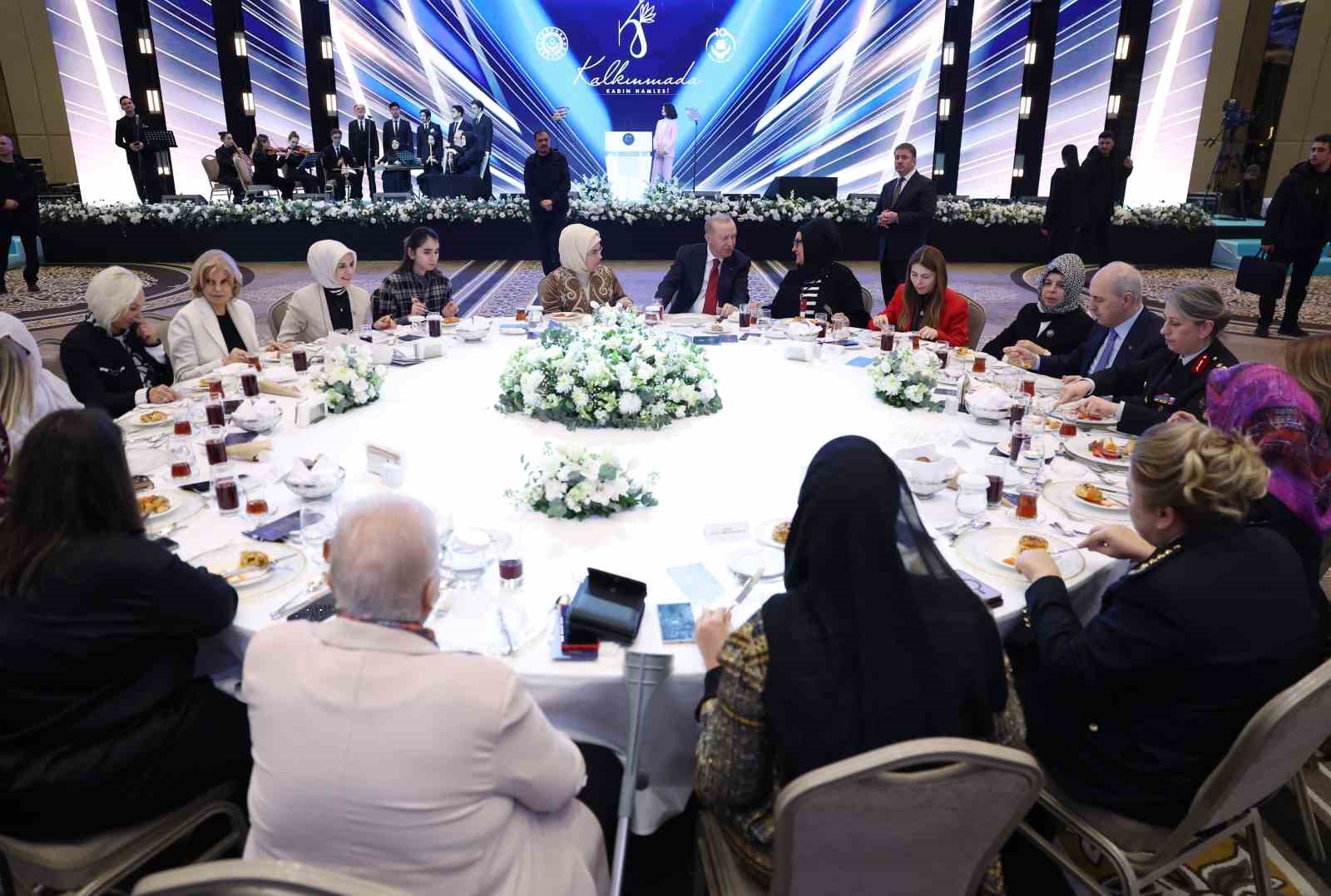 cumhurbaskani erdogan her kim kadina ve cocuga siddet uyguluyorsa zulmediyorsa insanliktan nasibini almamis demektir IQKKpryn