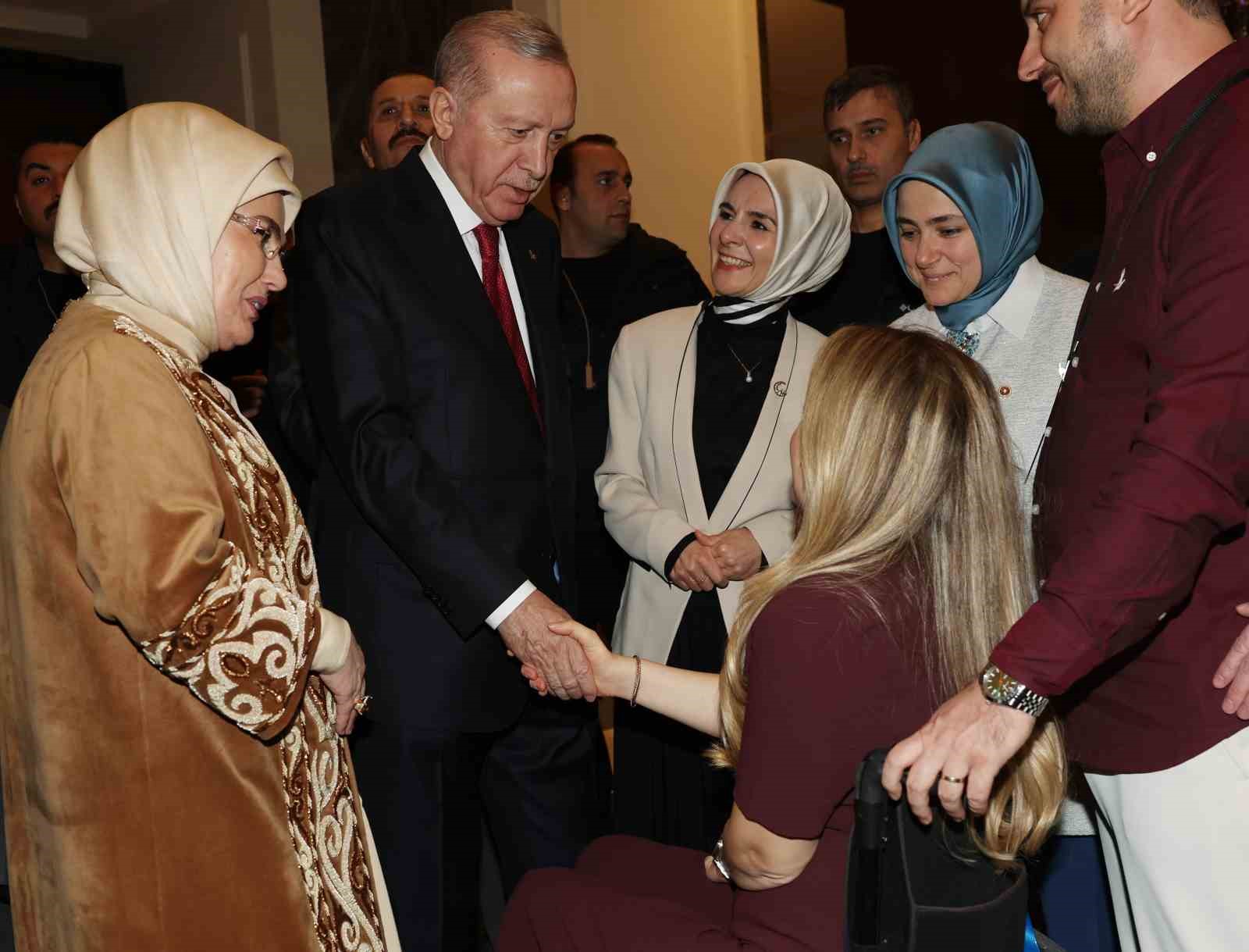 cumhurbaskani erdogan her kim kadina ve cocuga siddet uyguluyorsa zulmediyorsa insanliktan nasibini almamis demektir MG1AIaOU