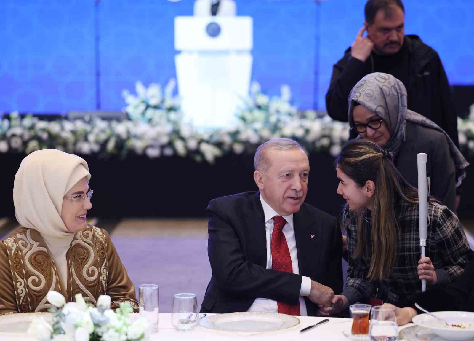 cumhurbaskani erdogan her kim kadina ve cocuga siddet uyguluyorsa zulmediyorsa insanliktan nasibini almamis demektir