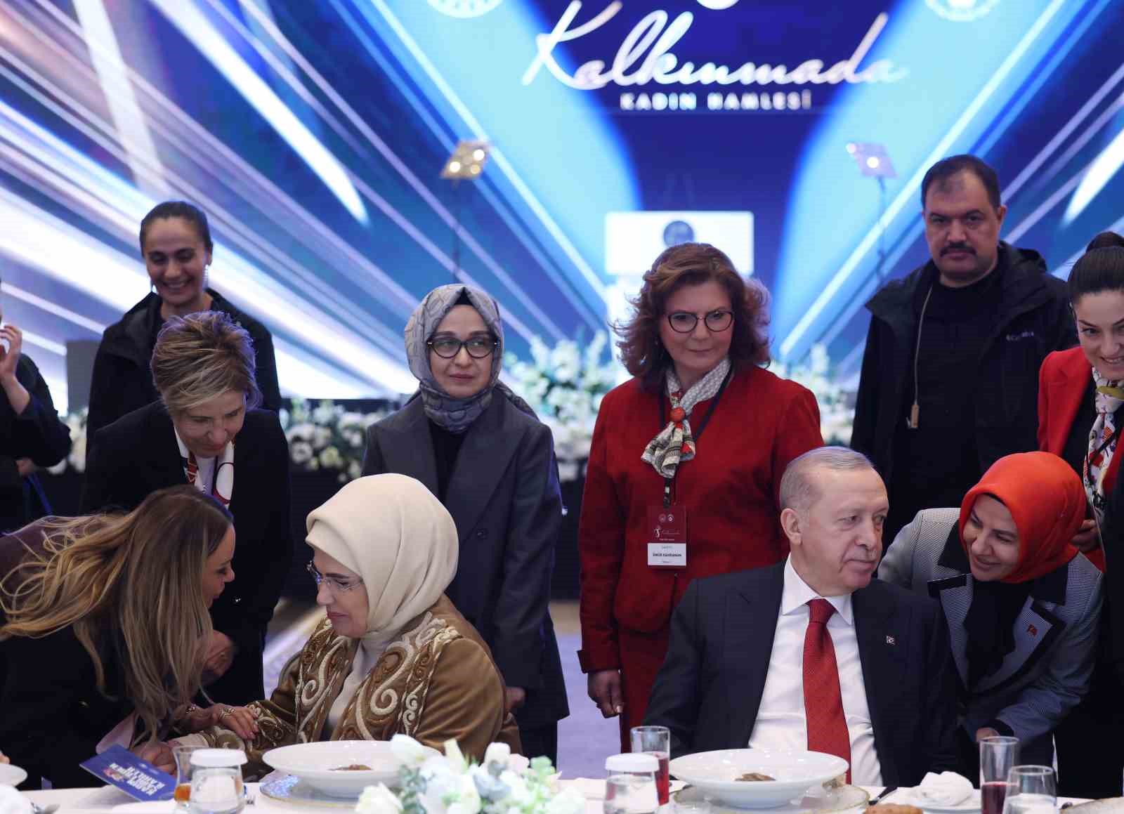 cumhurbaskani erdogan her kim kadina ve cocuga siddet uyguluyorsa zulmediyorsa insanliktan nasibini almamis demektir ffWyrwEr