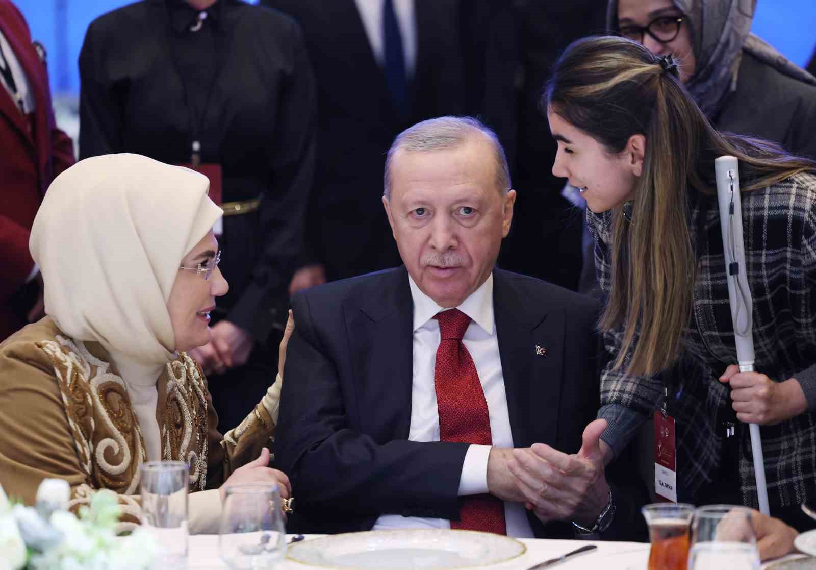 cumhurbaskani erdogan her kim kadina ve cocuga siddet uyguluyorsa zulmediyorsa insanliktan nasibini almamis demektir