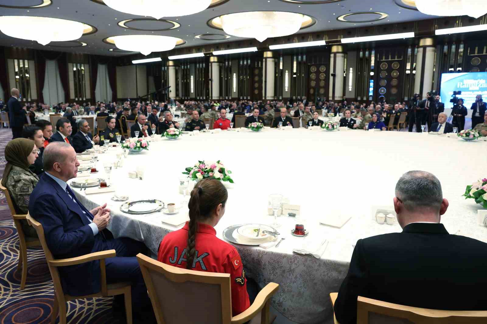 cumhurbaskani erdogan her oyunu bozacak her komployu bosa cikaracak hazirligimiz var 1 YV8dv6zO